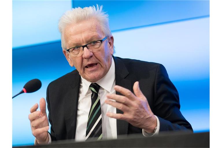 Winfried Kretschmann (Bündnis 90/Die Grünen) spricht während der Regierungspressekonferenz. Foto: Sebastian Gollnow/dpa/Archivbild