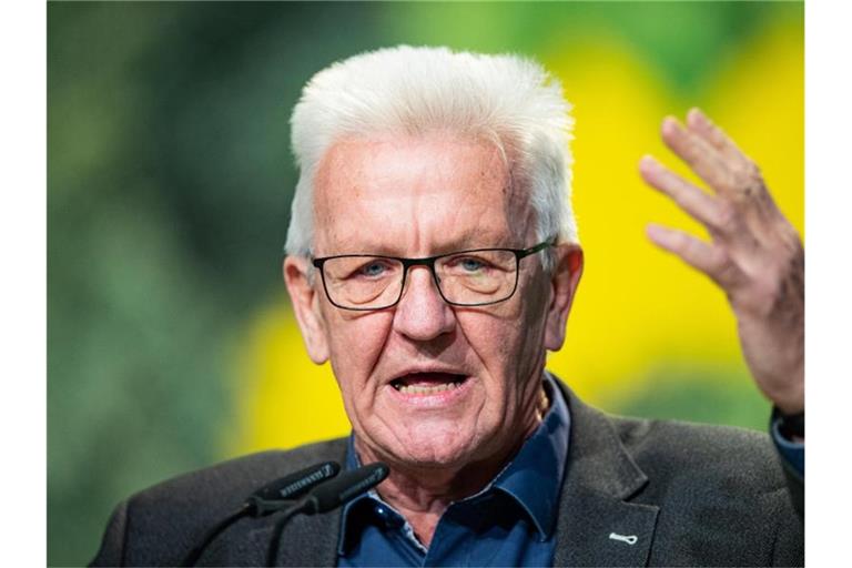 Winfried Kretschmann (Bündnis 90/Die Grünen) spricht auf einem Parteitag. Foto: Guido Kirchner/dpa/Archivbild