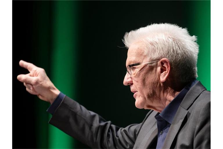 Winfried Kretschmann (Bündnis 90/Die Grünen) spricht bei einer Veranstaltung. Foto: Marijan Murat/dpa/Archivbild