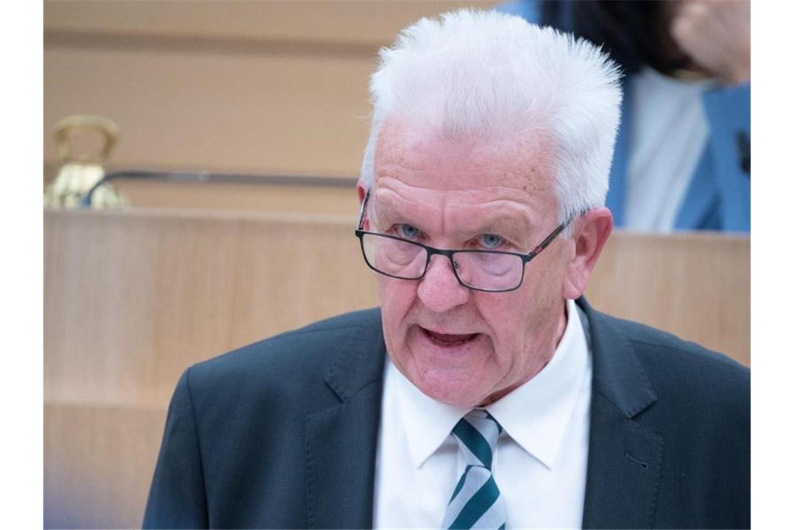 Winfried Kretschmann (Bündnis 90/Die Grünen) spricht im Landtag von Baden-Württemberg. Foto: Sebastian Gollnow/dpa/Archivbild