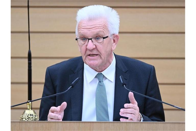 Winfried Kretschmann (Bündnis 90/Die Grünen) spricht im Landtag. Foto: Bernd Weißbrod/dpa/Archivbild