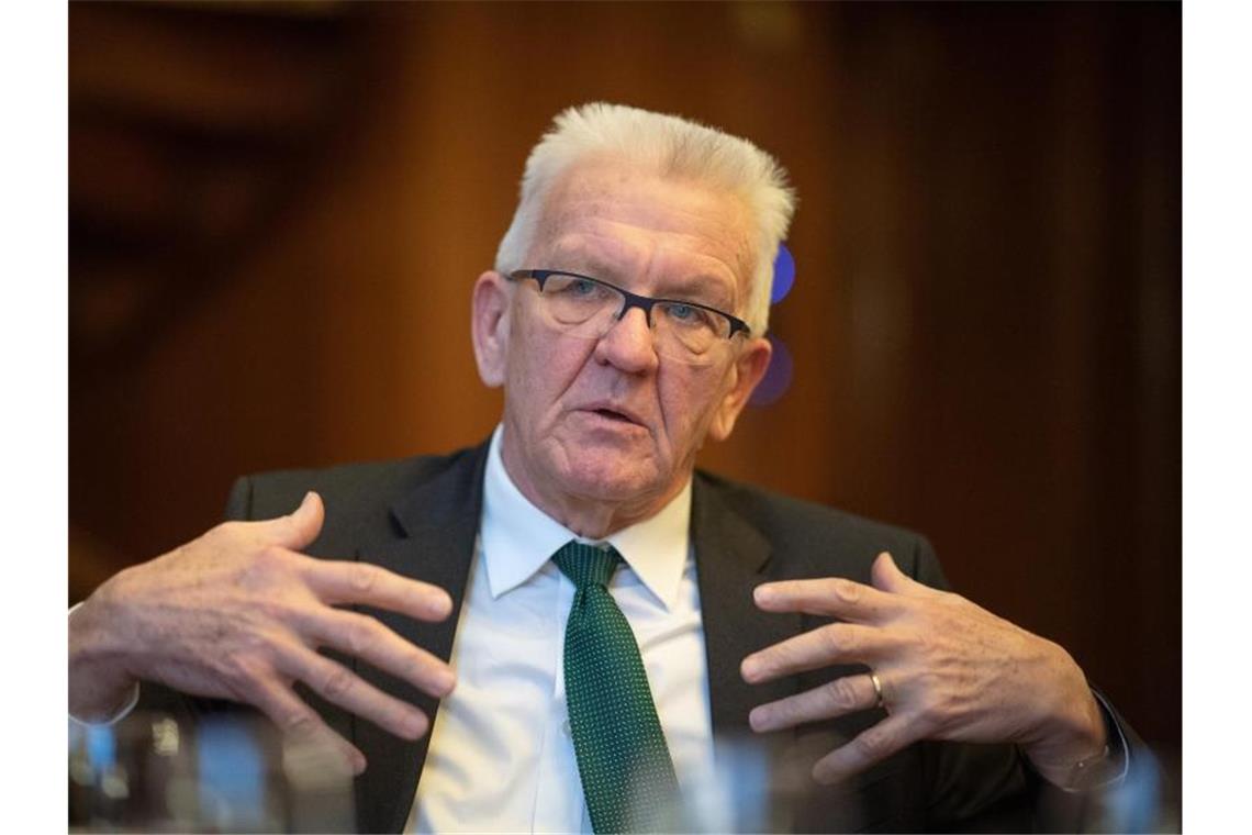 Kretschmann zeigt Verständnis für Nöte der Bauern Winfried Kretschmann (Bündnis 90/Die Grünen) spricht mit Journalisten. Foto: Sebastian Gollnow/dpa/Archivbild