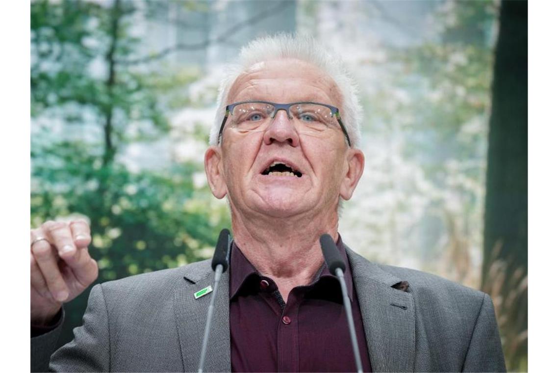 Winfried Kretschmann (Bündnis90/Die Grünen) spricht beim Bundesparteitag der Grünen zu den Parteimitgliedern. Foto: Kay Nietfeld/dpa