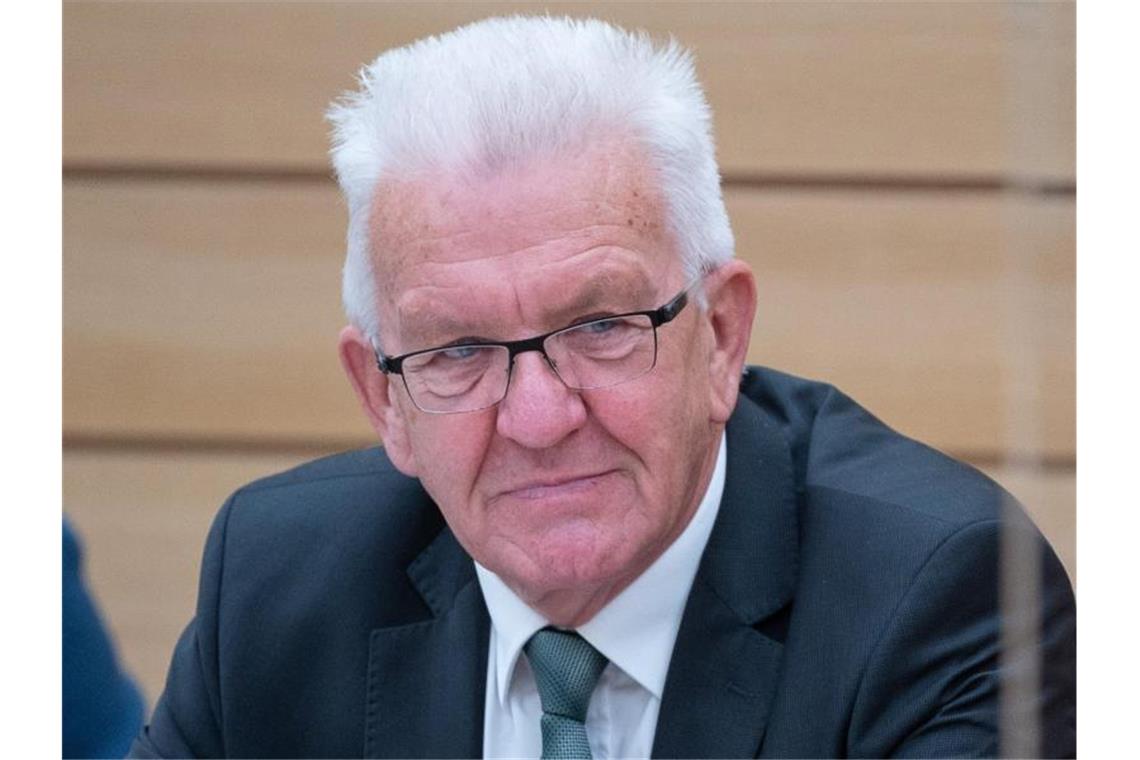 Spritze gegen Virus: Landesregierung stellt Impfkonzept vor Winfried Kretschmann (Die Grünen), Ministerpräsident von Baden-Württemberg. Foto: Sebastian Gollnow/dpa/Archiv