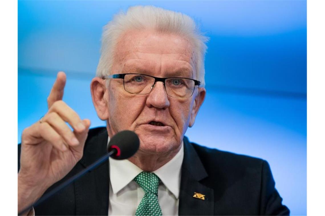 Kretschmann: Lockdown verlängern und verschärfen