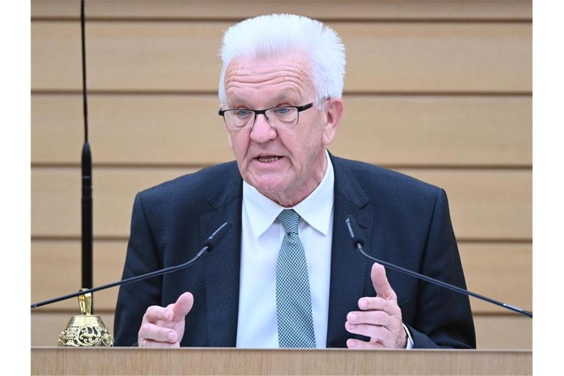 Landtag nimmt Arbeit auf: Koalitionsvertrag unterzeichnet Winfried Kretschmann (Die Grünen), Ministerpräsident von Baden-Württemberg. Foto: Bernd Weißbrod/dpa