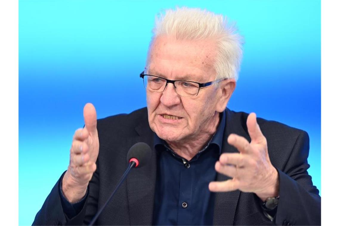 Kretschmann begrüßt Bundes-Notbremse: „Finde das gut“ Winfried Kretschmann (Grüne), Ministerpräsident von Baden-Württemberg. Foto: Bernd Weißbrod/dpa