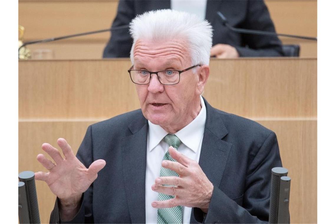 Knatsch um Krisenpolitik: Opposition wirft Versagen vor Winfried Kretschmann (Grüne), Ministerpräsident von Baden-Württemberg. Foto: Marijan Murat/dpa/Archivbild
