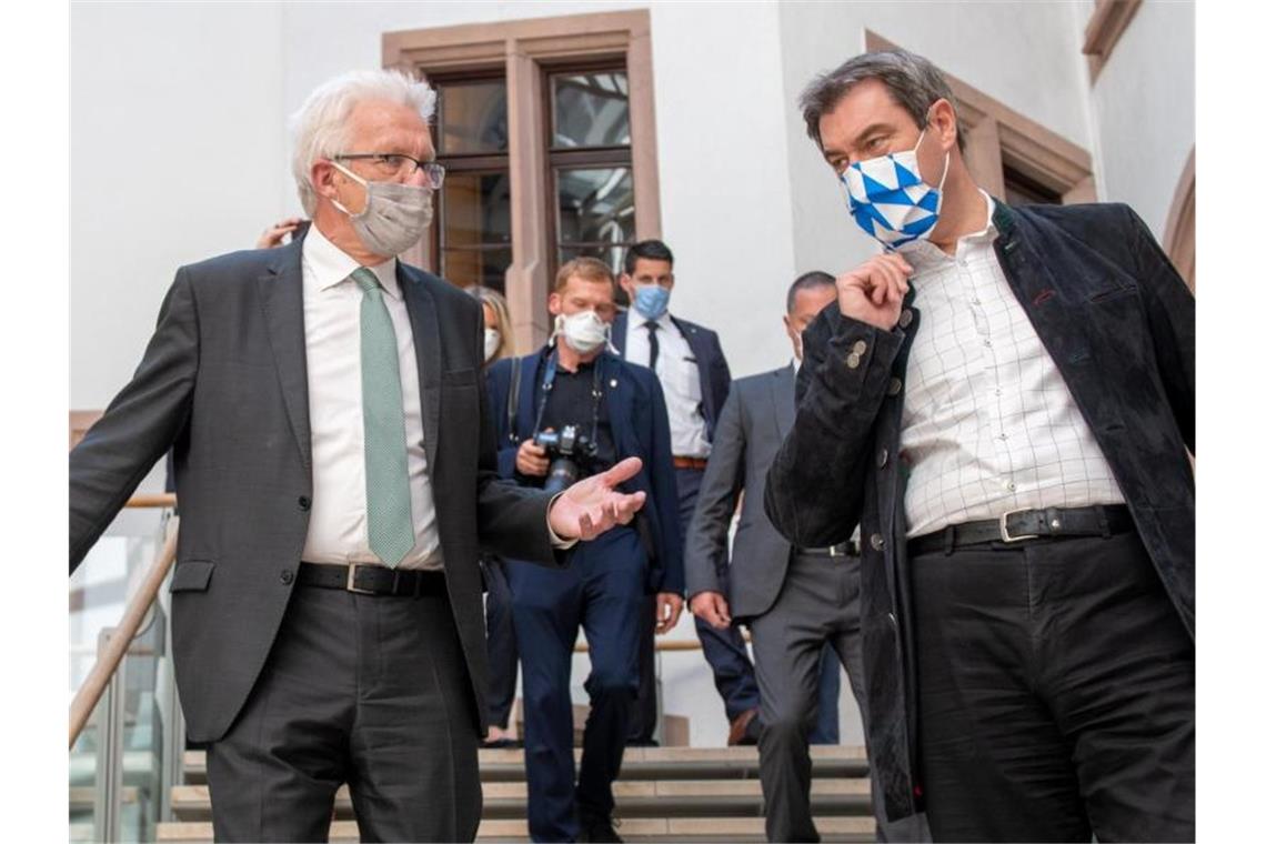 Söder und Kretschmann offen für Geisterspiele unter Auflagen Winfried Kretschmann (Grüne) und Markus Söder (CSU). Foto: Stefan Puchner/dpa/Archivbild