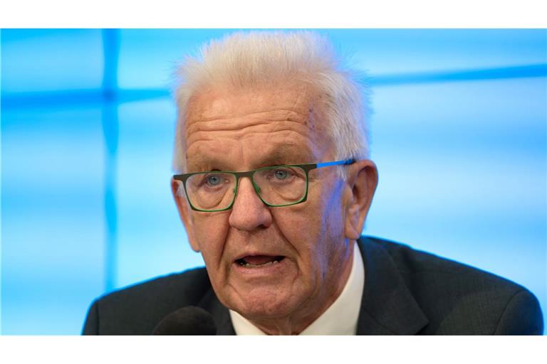 Winfried Kretschmann ist Verfechter der gedruckten Zeitung (Archivbild).