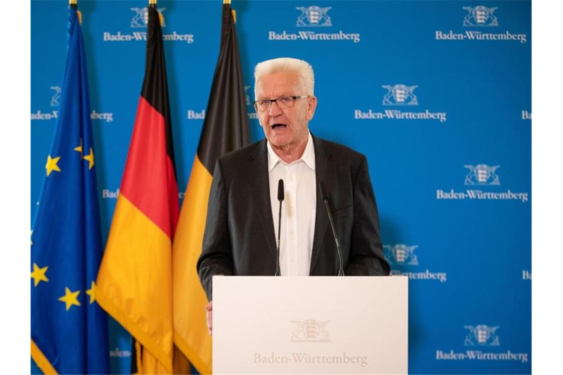 Winfried Kretschmann, Ministerpräsident von Baden-Württemberg, spricht bei einer Pressekonferenz. Foto: Christoph Schmidt/dpa