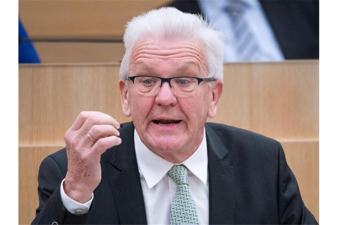 Winfried Kretschmann, Ministerpräsident von Baden-Württemberg, spricht im Landtag. Foto: Marijan Murat/dpa