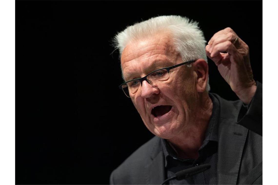 Winfried Kretschmann, Ministerpräsident von Baden-Württemberg, spricht während des Landesparteitags. Foto: Sebastian Gollnow/Archivbild