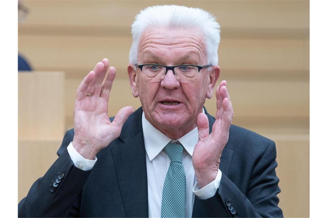 Winfried Kretschmann, Ministerpräsident von Baden-Württemberg, spricht im Landtag. Foto: Sebastian Gollnow/dpa/Archivbild