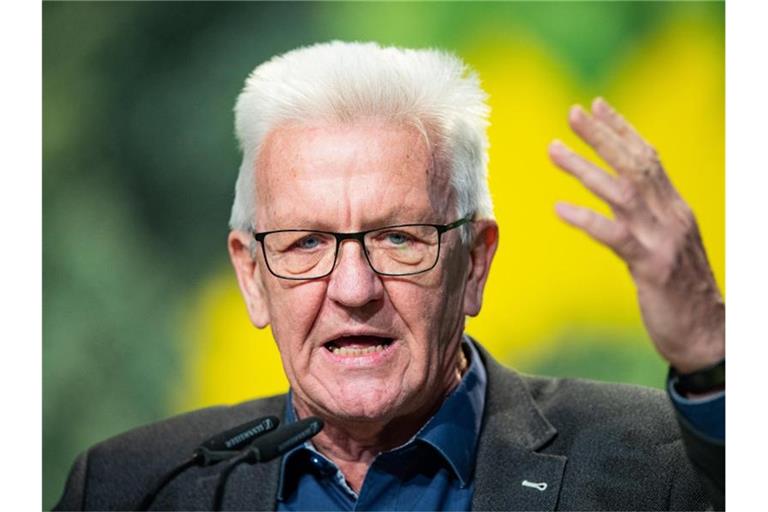 Winfried Kretschmann spricht auf dem Bundesparteitag der Grünen. Foto: Guido Kirchner/dpa