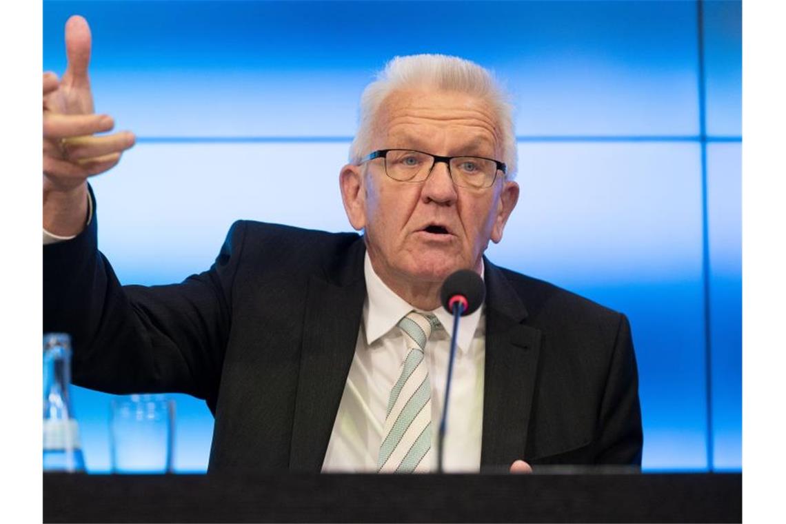 Bürgerforum Corona startet wohl erst 2021 Winfried Kretschmann spricht bei einer Pressekonferenz. Foto: Marijan Murat/dpa/Archivbild