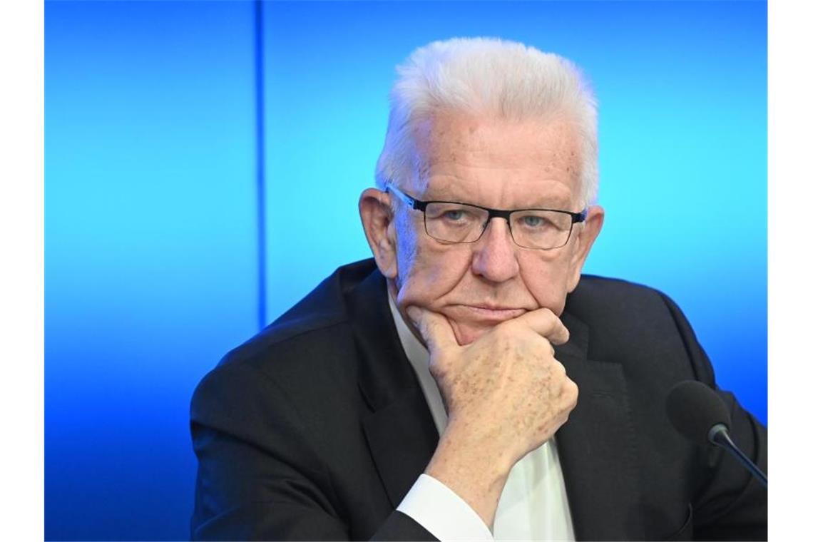 Winfried Kretschmann spricht bei einer Pressekonferenz. Foto: Bernd Weißbrod/dpa