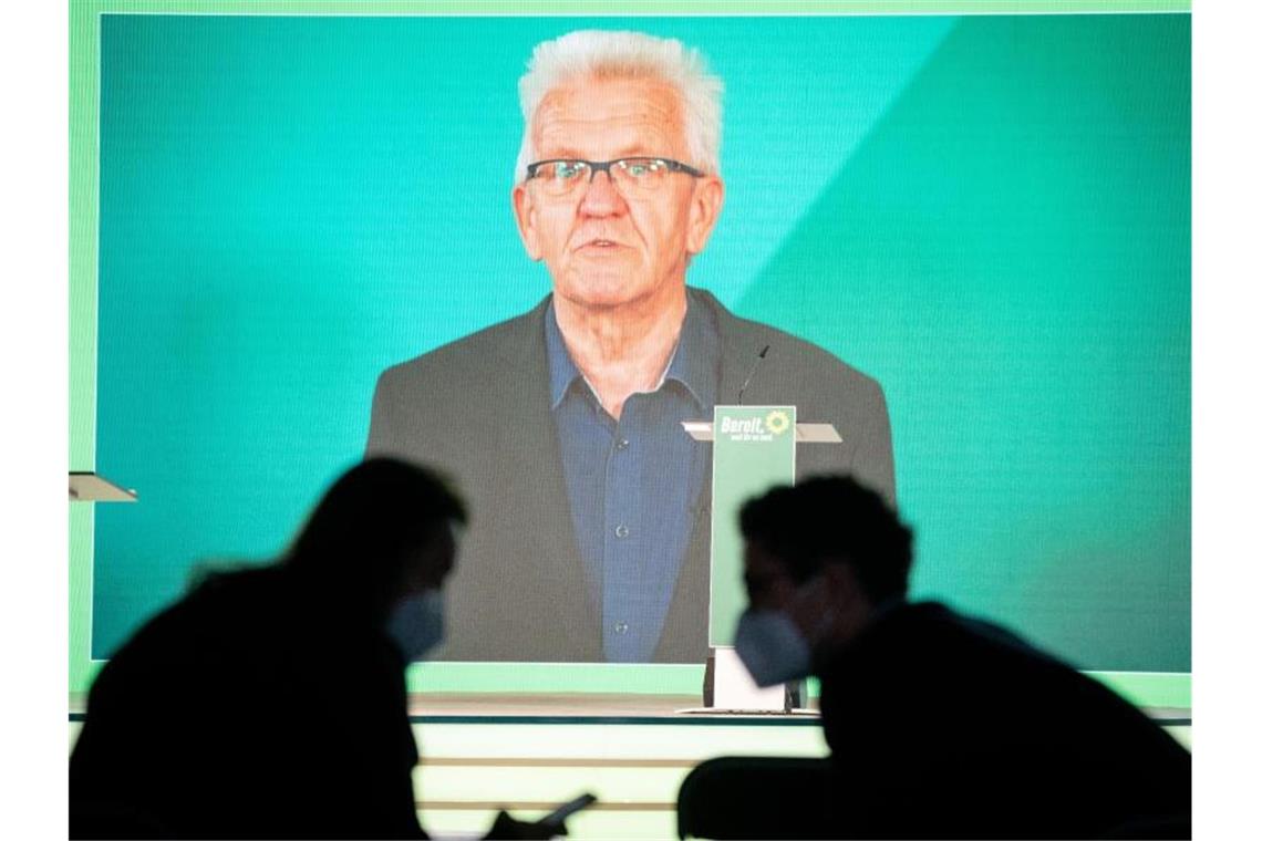 Kretschmann findet Angriffe auf Baerbock teilweise „schäbig“ Winfried Kretschmann spricht digital bei der Bundesdelegiertenkonferenz seiner Partei. Foto: Kay Nietfeld/dpa