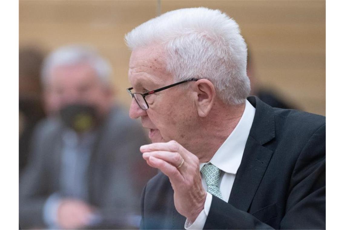Kretschmann erwartet Reibungen in der Regierungskoalition Winfried Kretschmann spricht im Landtag. Foto: Bernd Weißbrod/dpa/Archivbild