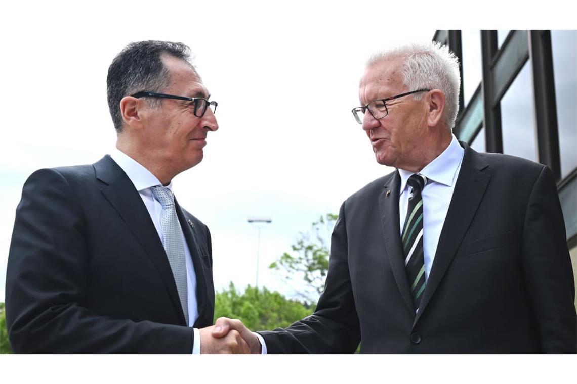 Winfried Kretschmanns Nachfolger: Cem Özdemir (li.) übernahm das Amt des Ministerpräsidenten.