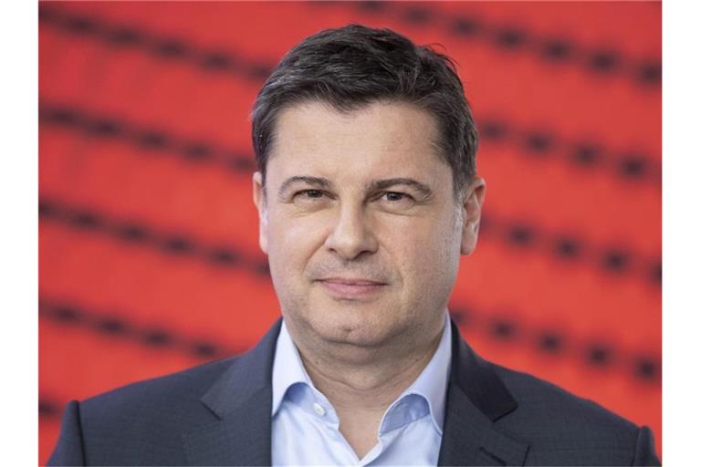 „Wir ändern momentan nicht das Ziel, sondern nur die Pläne“, sagt DFL-Geschäftsführer Christian Seifert. Foto: Boris Roessler/dpa/Archiv
