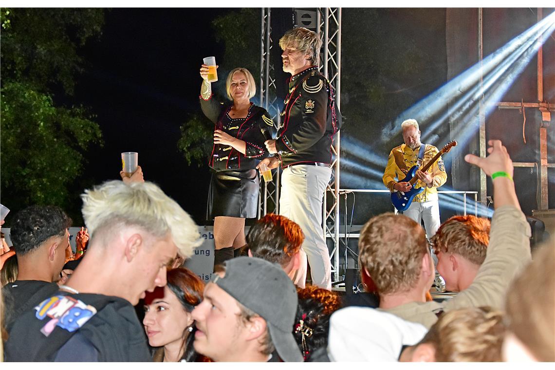 Wir feiern die ganze Nacht. Althütte Open-Air auf dem Sportplatz Althütte mit Ho...