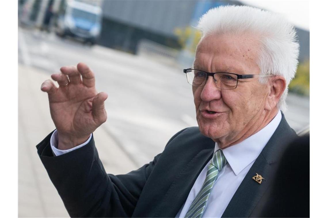 „Wir haben aber wirklich andere Probleme, als uns an solchen Fragen abzuarbeiten“: Winfried Kretschmann. Foto: Christophe Gateau/dpa