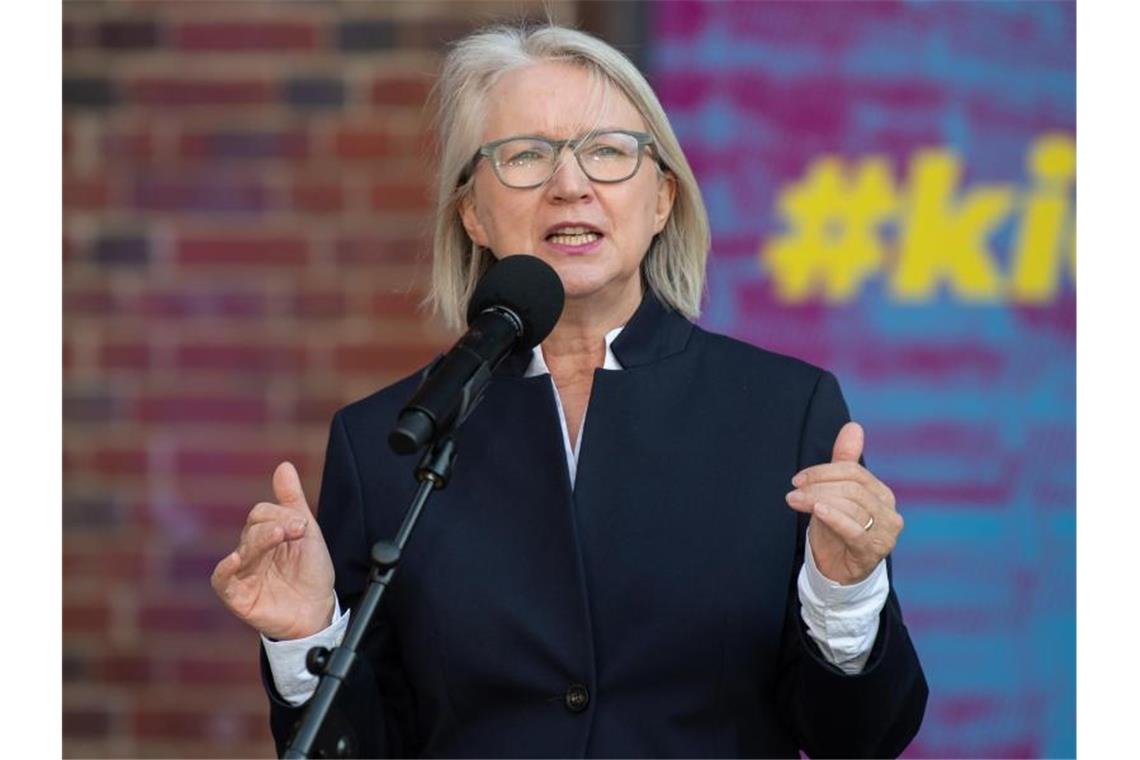 „Wirtschaftsweise“ verteidigt Corona-Kurs „Wir halten das noch eine ganze Weile aus“: Monika Schnitzer, Mitglied des Sachverständigenrates zur Begutachtung der gesamtwirtschaftlichen Entwicklung. Foto: Paul Zinken/dpa-Zentralbild/dpa