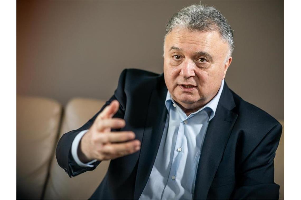 Israels Botschafter nimmt deutschen Diplomaten in Schutz „Wir mögen manchmal Differenzen in politischen Fragen haben. Aber das heißt nicht, dass jemand antisemitisch ist, wenn er nicht mit uns einer Meinung ist“, sagt Issacharoff. Foto: Michael Kappeler/dpa