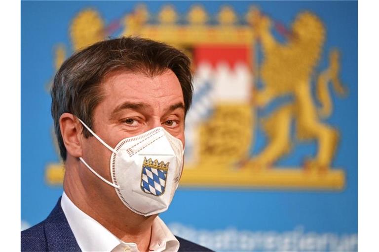 „Wir müssen auch überlegen (...), ob wir nicht noch ein paar Impfdosen übrig haben“: Bayerns Ministerpräsident Söder will jüngere Politiker vor einer Ansteckung schützen - zum Wohle der Demokratie. Foto: Peter Kneffel/dpa