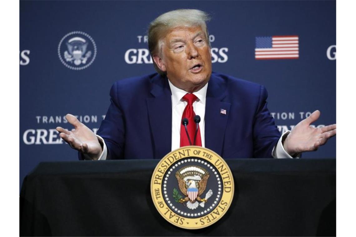 Trump droht mit Einschreiten in „Autonome Zone“ in Seattle „Wir müssen die Straßen dominieren.“ Das müsse allerdings „mit Mitgefühl“ geschehen, sagt Donald Trump. Foto: Alex Brandon/AP/dpa