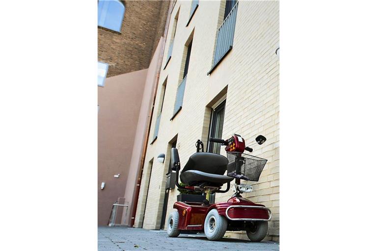 Wir müssen draußen bleiben: Viele Wohnungen in Stuttgart sind nicht barrierefrei und deshalb nicht mit Rollator begehbar. Wir müssen draußen bleiben: Viele Wohnungen in Stuttgart sind nicht barrierefrei und deshalb nicht mit Rollator begehbar.