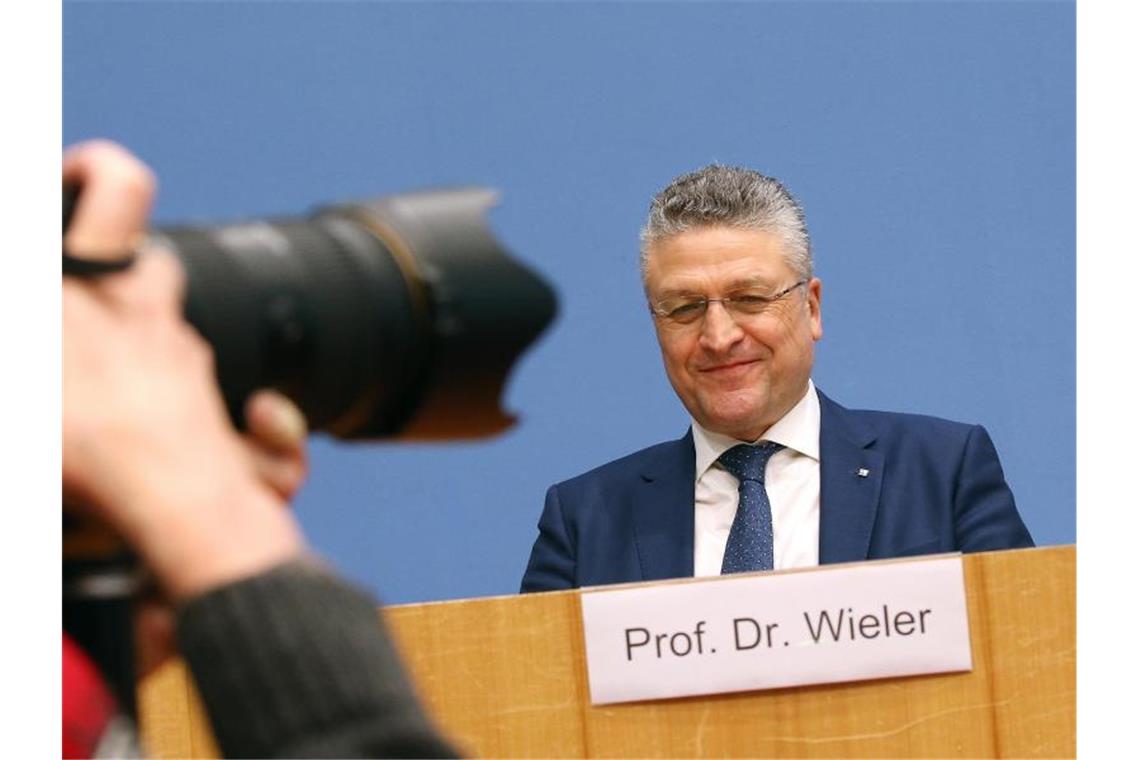 RKI-Chef optimistisch: Omikron-Welle bald überstanden „Wir sind bislang vergleichsweise gut durch diesen Sturm gesteuert“: Lothar Wieler. Foto: Wolfgang Kumm/dpa