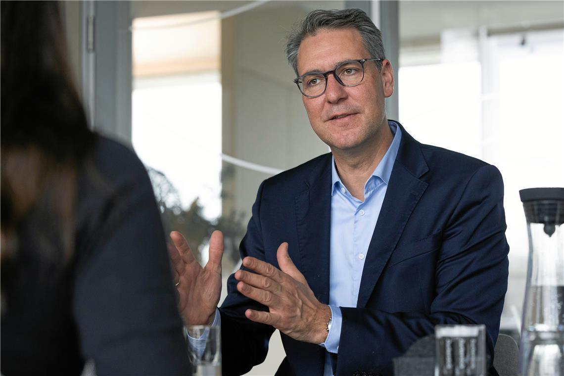 „Wir sind ganz oben am Frustlevel“, sagt Richard Sigel über die Probleme auf der Schiene. Fotos: Alexander Becher