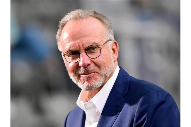 „Wir sind gut beraten, das zu Ende zu bringen, was wir vertraglich vereinbart haben. Das habe ich Hansi unmissverständlich mitgeteilt“, sagt Karl-Heinz Rummenigge. Foto: Robert Michael/dpa-Zentralbild/Pool/dpa
