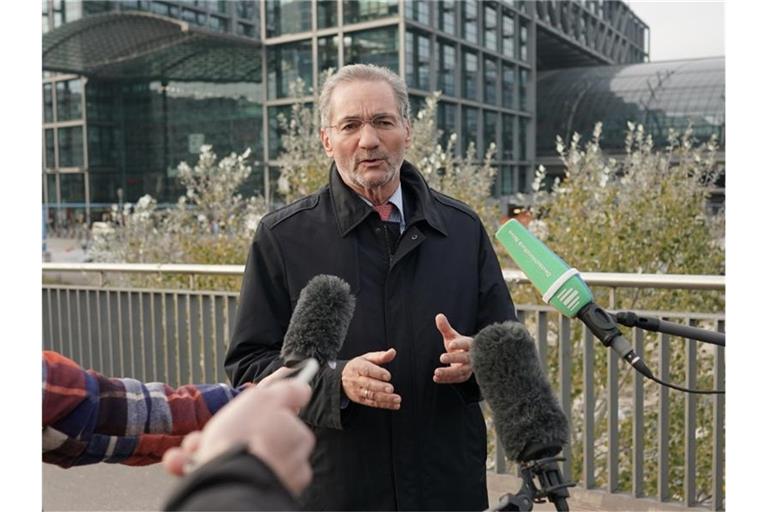 „Wir waren aus meiner Sicht kurz vor dem Ziel“: Schlichter Matthias Platzeck. Foto: Jörg Carstensen/dpa