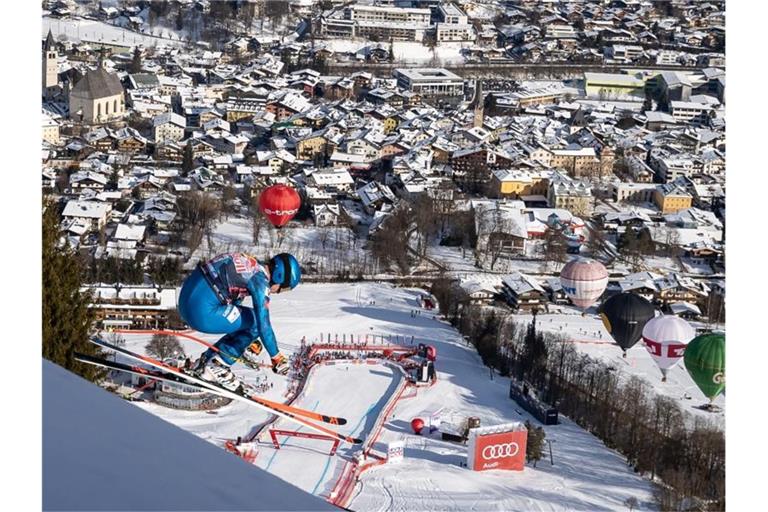 Wird am Sonntag nachgeholt: Die Hahnenkamm-Abfahrt in Kitzbühel. Foto: Expa/Johann Groder/APA/dpa