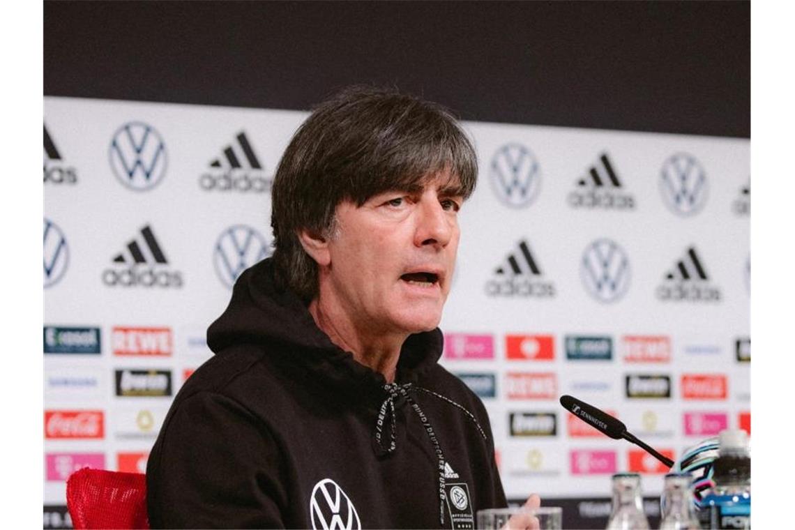 Wird auf einer Pressekonferenz Auskunft geben, wer fit für die Partie gegen Ungarn ist: Bundestrainer Joachim Löw. Foto: Philipp Reinhard/DFB /dpa