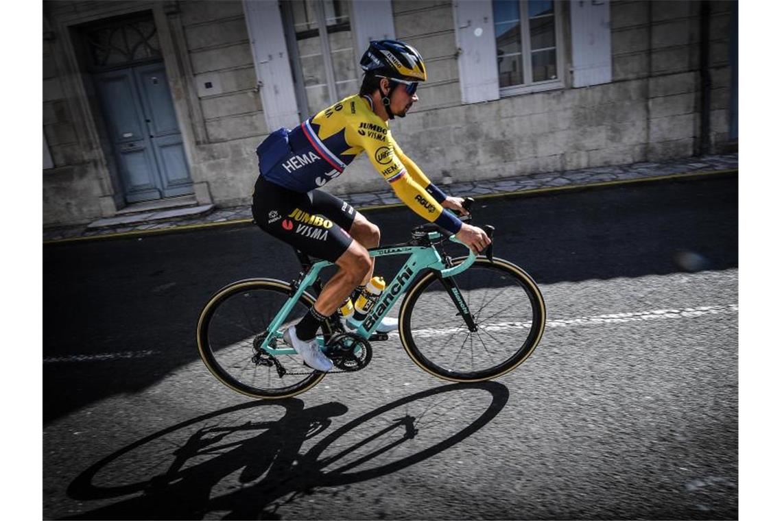 Das bringt der Tag bei der Tour de France Wird das Gelbe Trikot so schnell nicht wieder abgeben wollen: Primoz Roglic vom Team Jumbo-Visma trainiert. Foto: David Stockman/BELGA/dpa