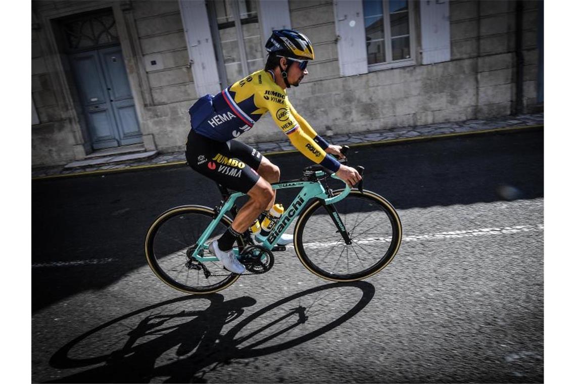 Wird das Gelbe Trikot so schnell nicht wieder abgeben wollen: Primoz Roglic vom Team Jumbo-Visma trainiert. Foto: David Stockman/BELGA/dpa