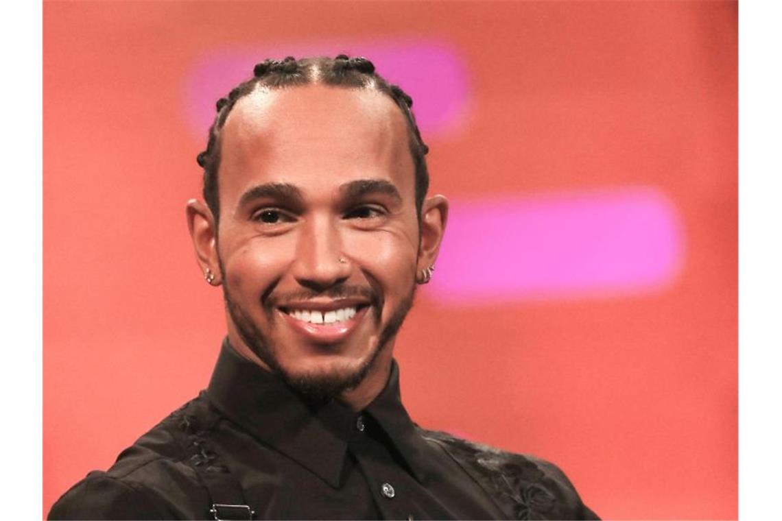Mercedes stellt W11 vor: Erste Ausfahrt in Silverstone Wird den neuen Mercedes W11 bei der Präsentation in Silverstone fahren: Lewis Hamilton. Foto: Isabel Infantes/PA Wire/dpa