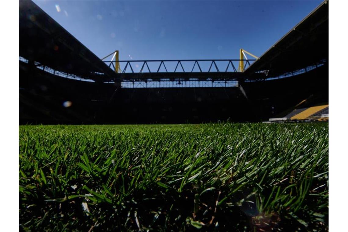 Wird im Dortmunder Stadion bald wieder gespielt?. Foto: Bernd Thissen/dpa