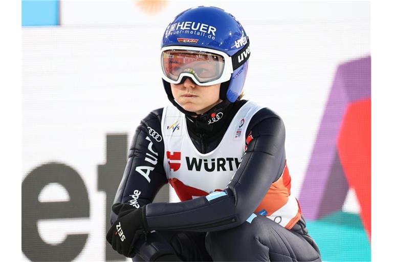 Wird in Peking nicht dabei sein: Skisprung-Olympiasiegerin Carina Vogt. Foto: Daniel Karmann/dpa