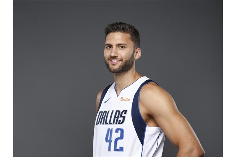Wird sich während der Zwangspause durch den Coronavirus daheim fit halten: Maximilian Kleber von den Dallas Mavericks. Foto: Jim Cowsert/AP/dpa