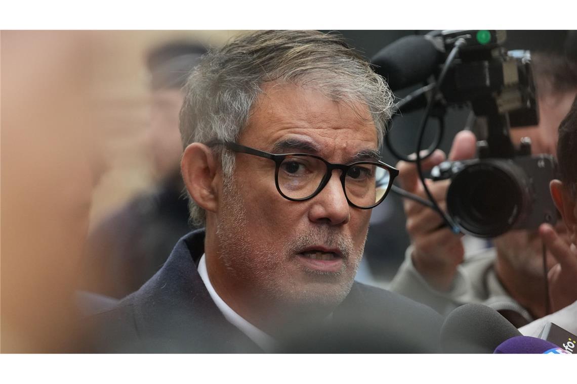 Frankreich erwartet Macrons Entscheidung zum Premier Wird Sozialistenchef Faure neuer französischer Premier?