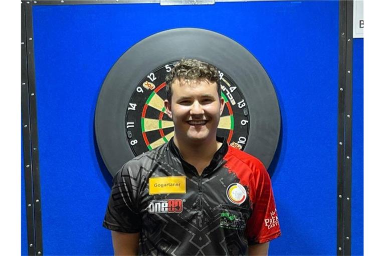Wird zweitjüngster Teilnehmer der Darts-WM-Geschichte: Fabian Schmutzler. Foto: Gabi Brock/PDC-Europe/dpa