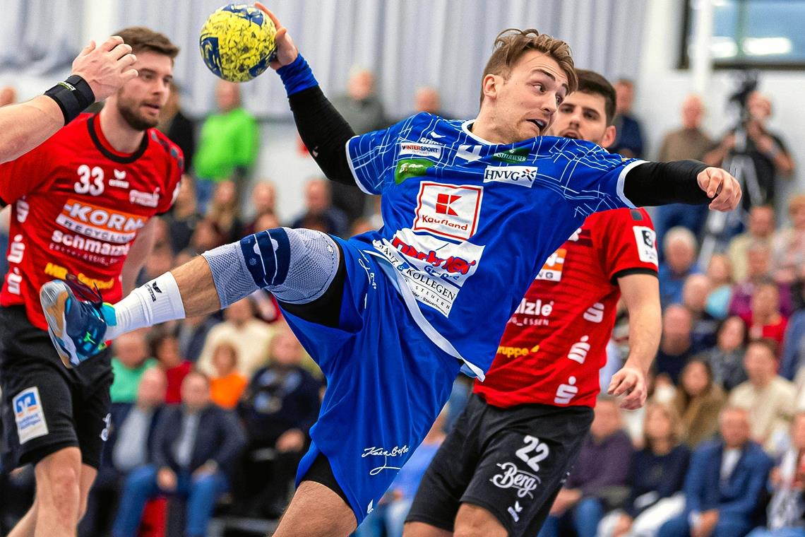 Wirft ab dem Sommer für den HC Oppenweiler/Backnang seine Tore: Tobias Gehrke, der momentan noch beim HCOB-Drittliga-Rivalen TSB Horkheim am Ball ist. Foto: Imago