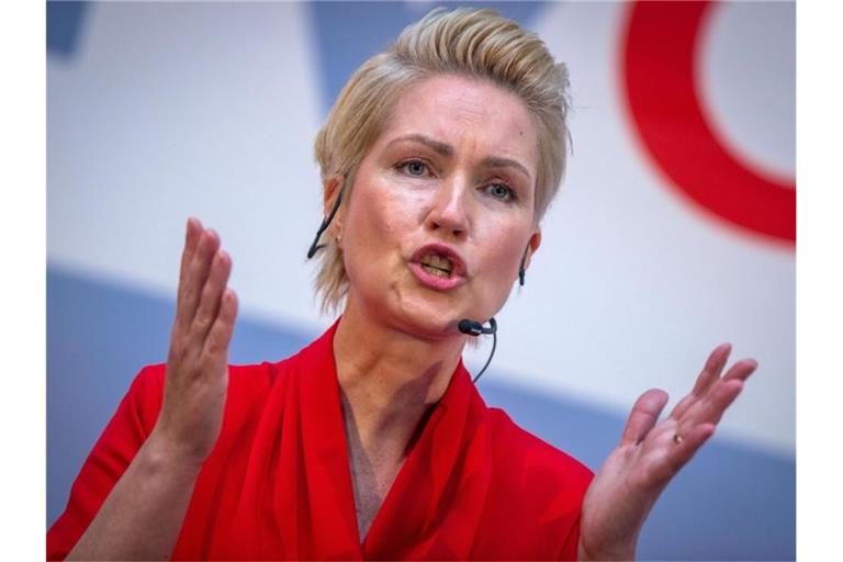 „Wirft Brocken in das Impfgetriebe“: Manuela Schwesig (SPD) übt Kritik am Gesundheitsministerium. Foto: Jens Büttner/dpa-Zentralbild/dpa