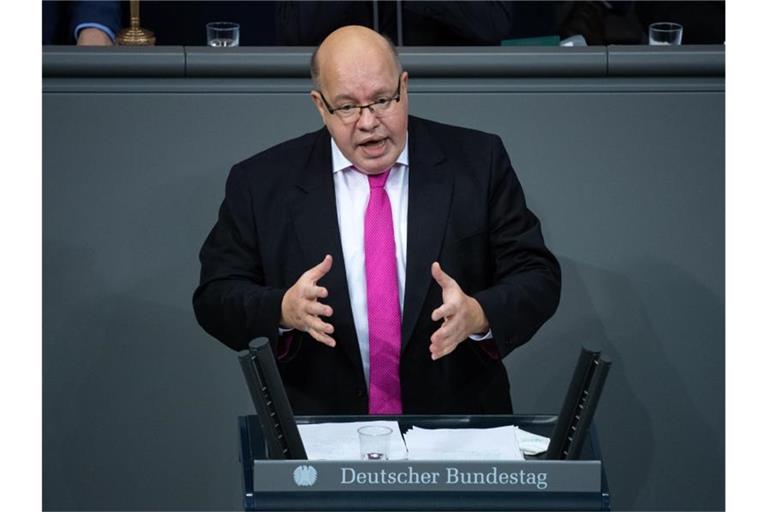 Wirtschaftsminister Altmaier sieht sich auch Kritik aus der eigenen Partei ausgesetzt. Foto: Bernd von Jutrczenka/dpa