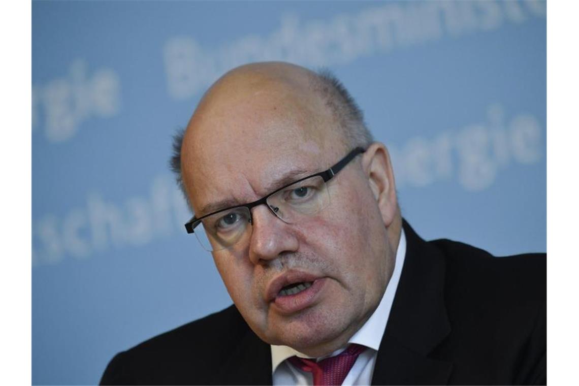 Wirtschaftsminister Peter Altmaier kündigt ein hartes Vorgehen gegen den missbräuchlichen Bezug der Soforthilfen an. Foto: John Macdougall/AFP-POOL/dpa